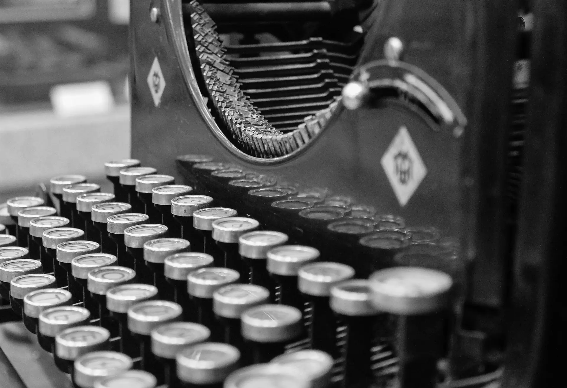 Stockphoto showing an ancient typewriter in a close-up shot in black and white.